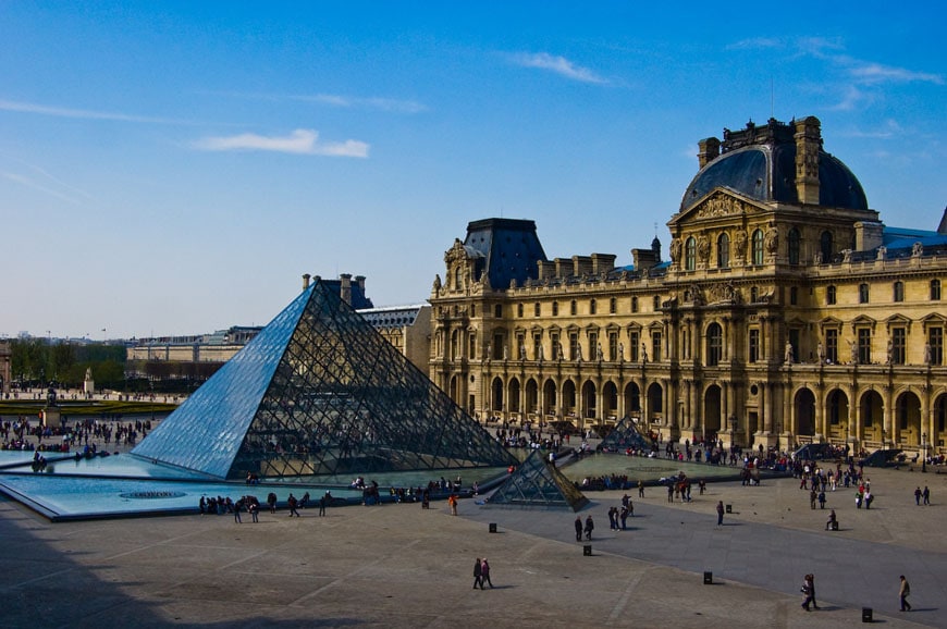 https://www.inexhibit.com/wp-content/uploads/2014/02/The-Louvre-museum-Paris-main-court-01.jpg