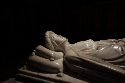 Jacopo della Quercia-Tomb-of-Ilaria-del-Carretto-Lucca-Tuscany-Italy-detail-01-photo-inexhibit